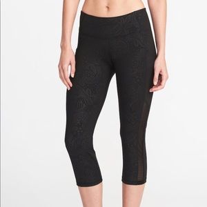 Old Navy crop workout leggings with pockets
